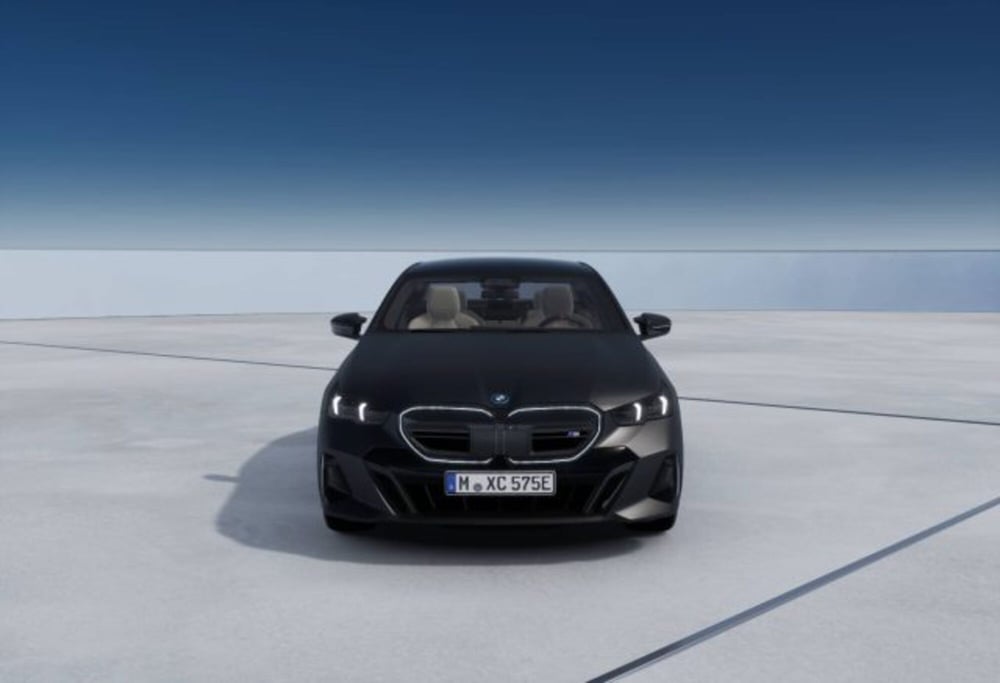 BMW i5 Touring nuova a Modena (3)