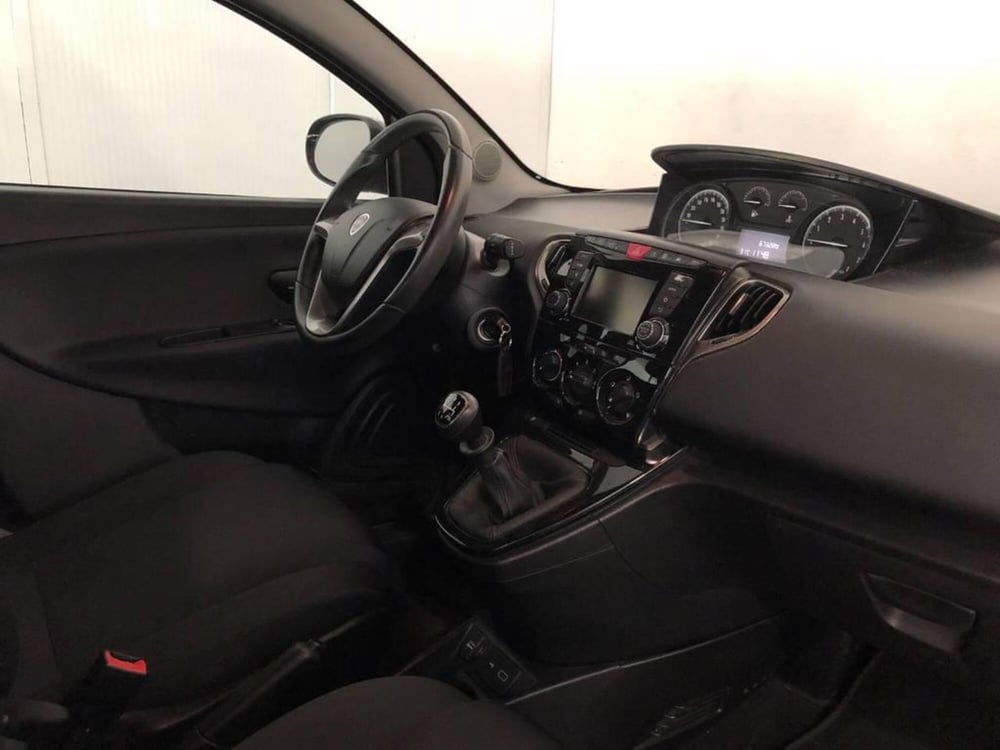 Lancia Ypsilon usata a Torino (4)