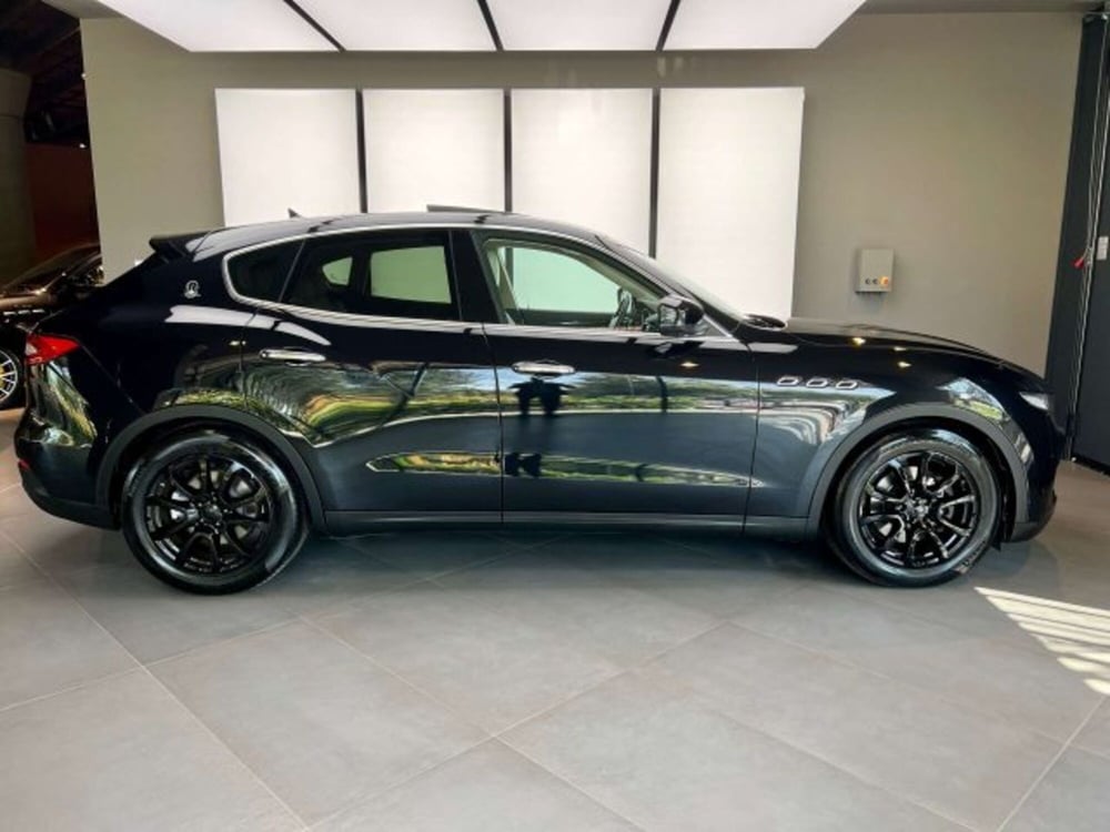 Maserati Levante usata a Torino (8)