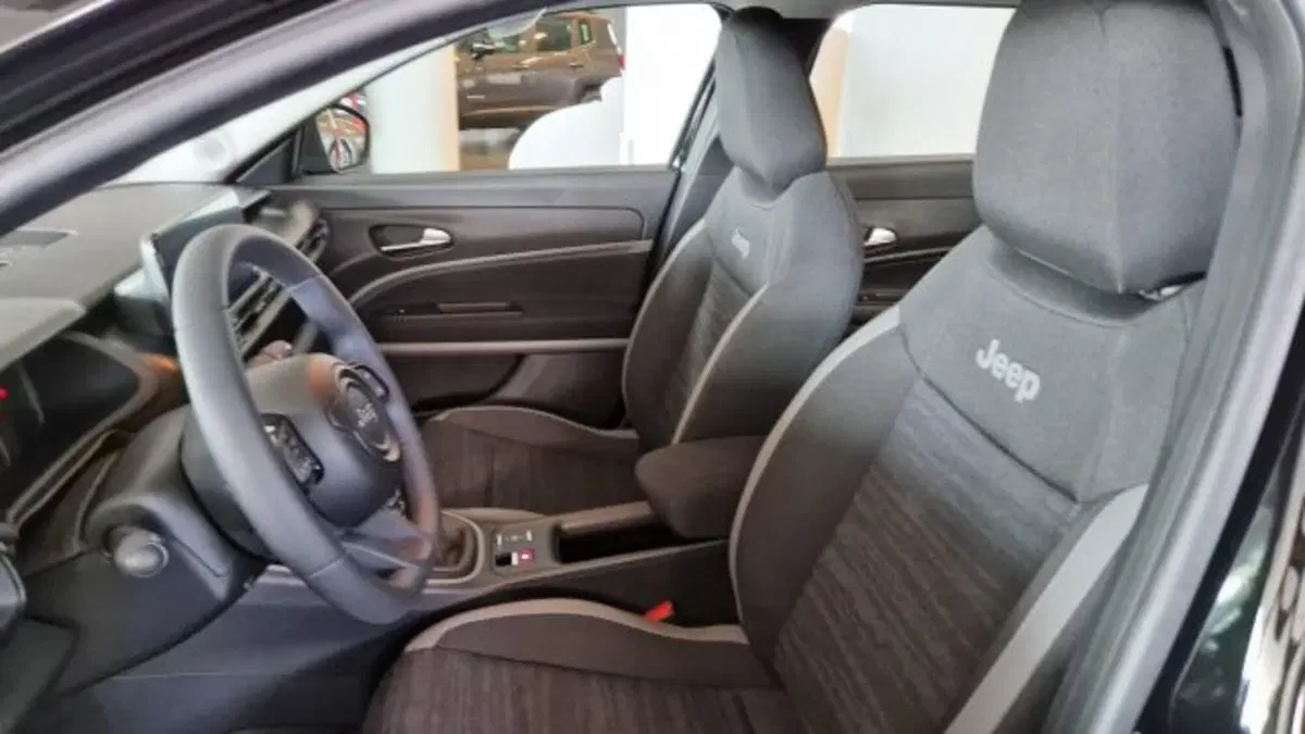 Jeep Avenger nuova a Modena (6)