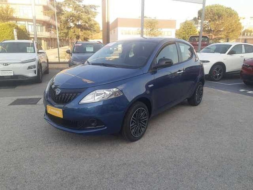 Lancia Ypsilon nuova a Ancona