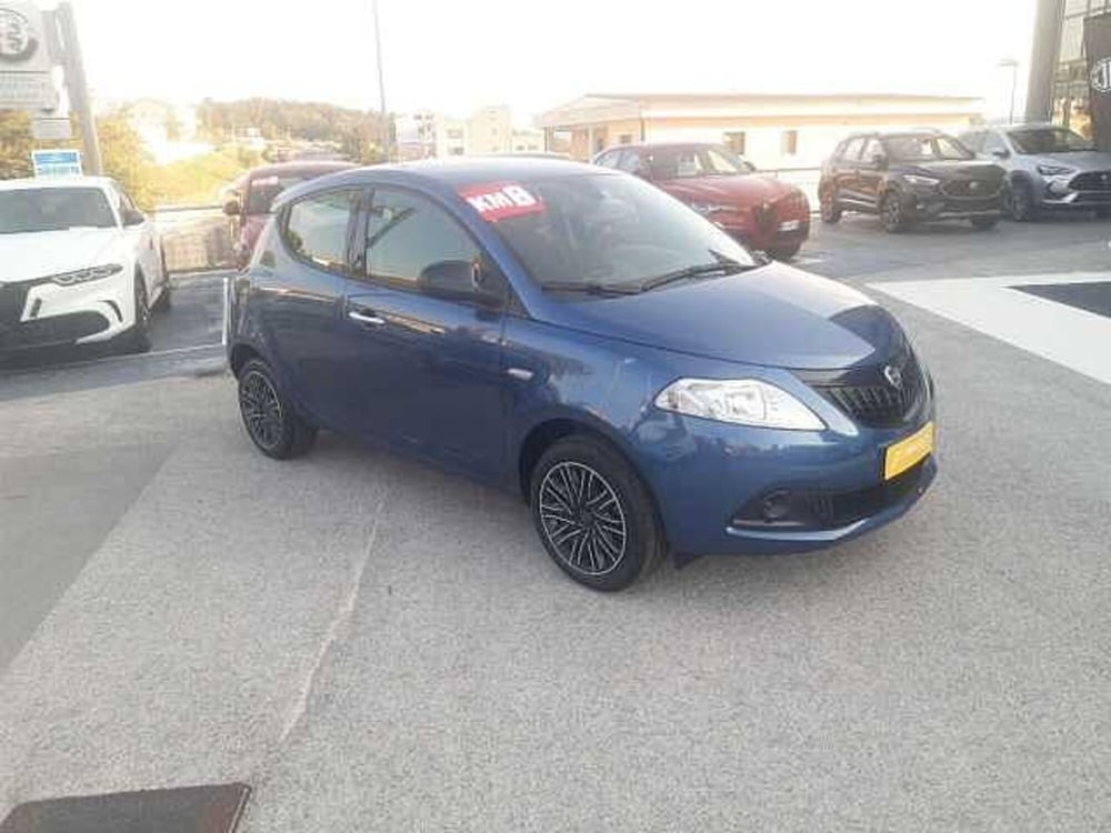 Lancia Ypsilon nuova a Ancona (8)