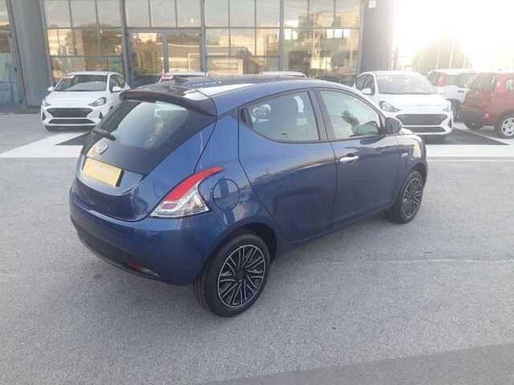 Lancia Ypsilon nuova a Ancona (6)