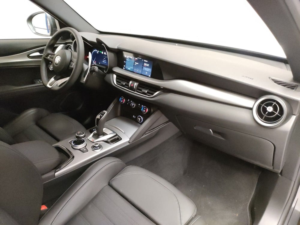 Alfa Romeo Stelvio nuova a Teramo (12)