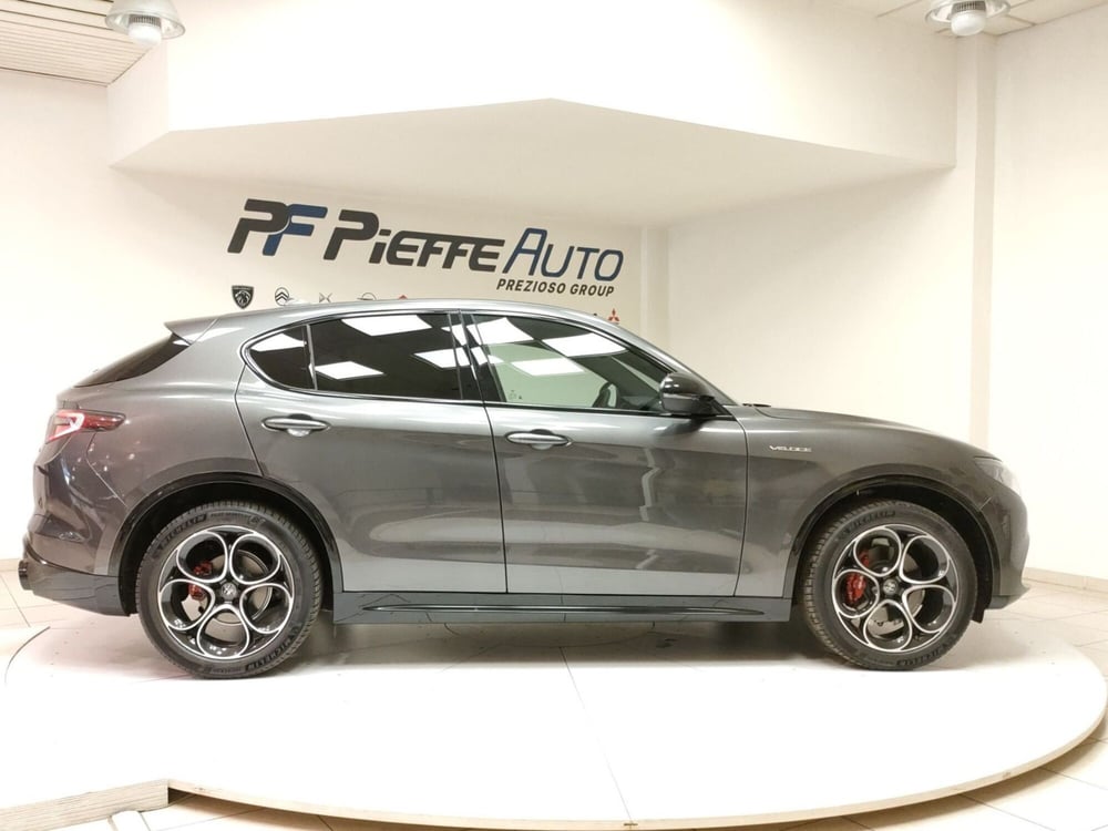 Alfa Romeo Stelvio nuova a Teramo (5)