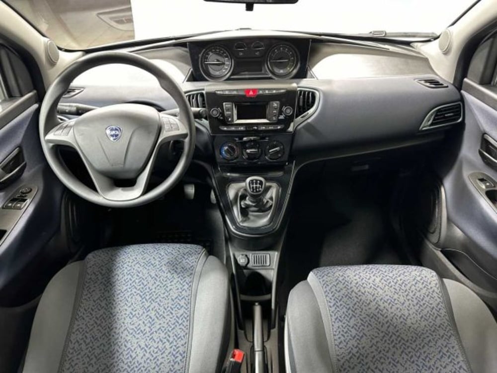 Lancia Ypsilon usata a Sondrio (12)