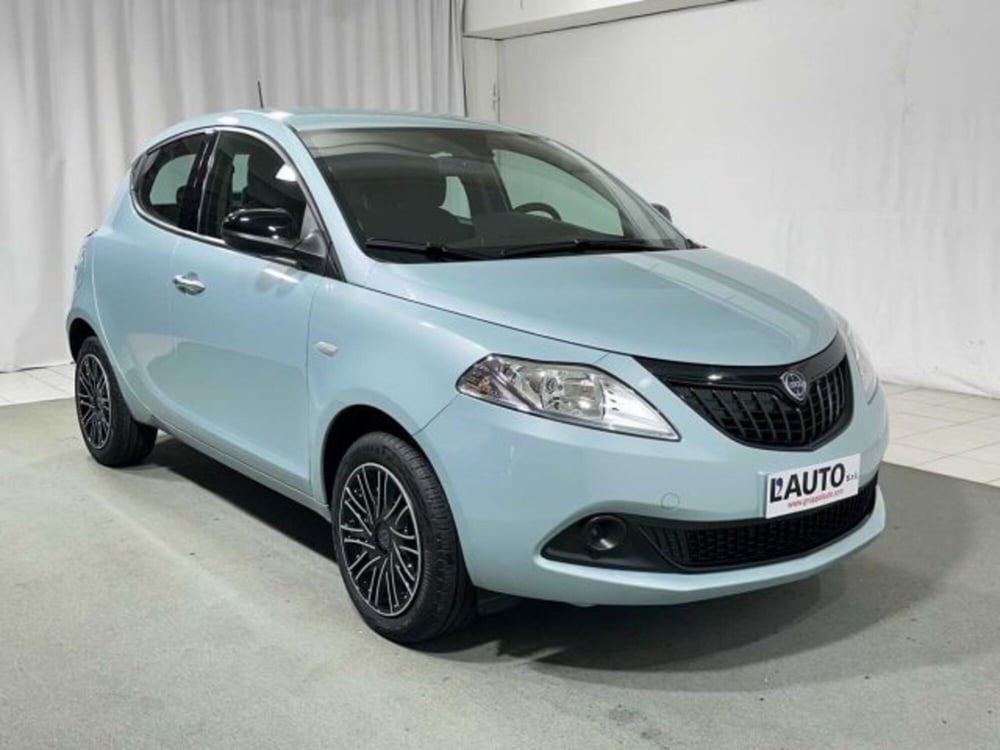 Lancia Ypsilon usata a Sondrio (7)