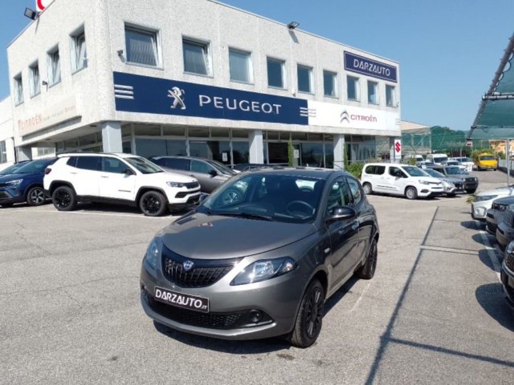 Lancia Ypsilon nuova a Brescia (19)