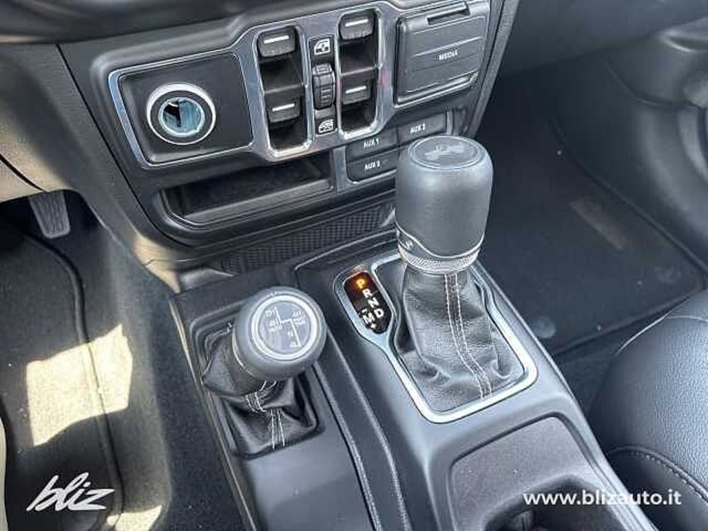 Jeep Wrangler Unlimited usata a Udine (16)