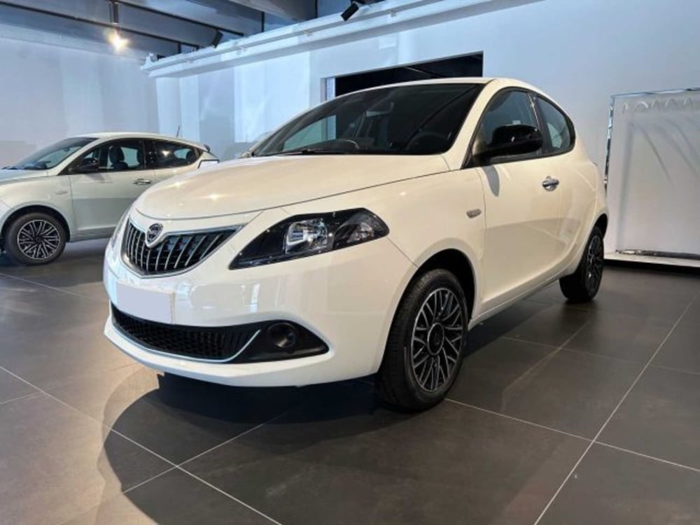 Lancia Ypsilon nuova a Sondrio