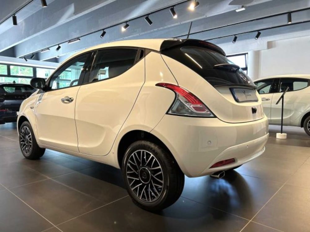 Lancia Ypsilon nuova a Sondrio (3)