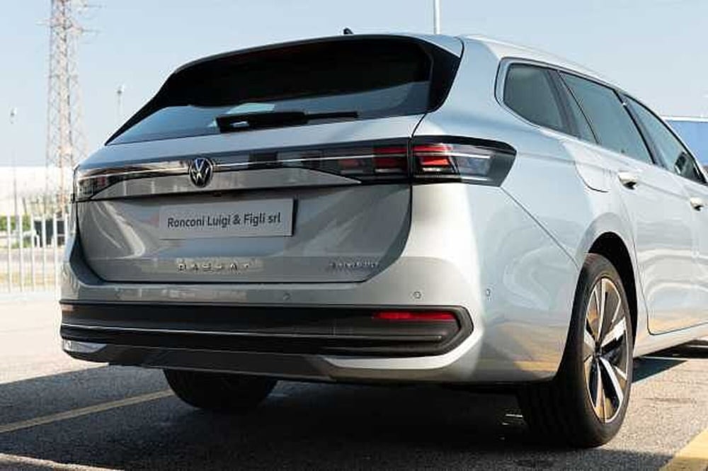 Volkswagen Passat nuova a Rovigo (11)