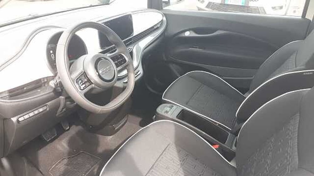 Fiat 500e nuova a Milano (18)