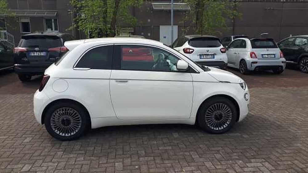 Fiat 500e nuova a Milano (6)