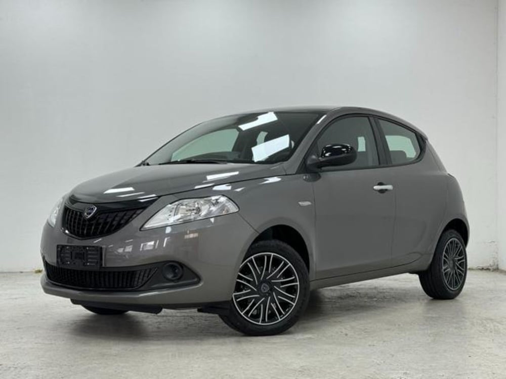 Lancia Ypsilon nuova a Como