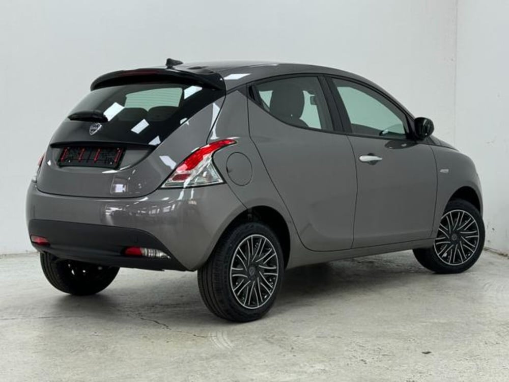 Lancia Ypsilon nuova a Como (2)