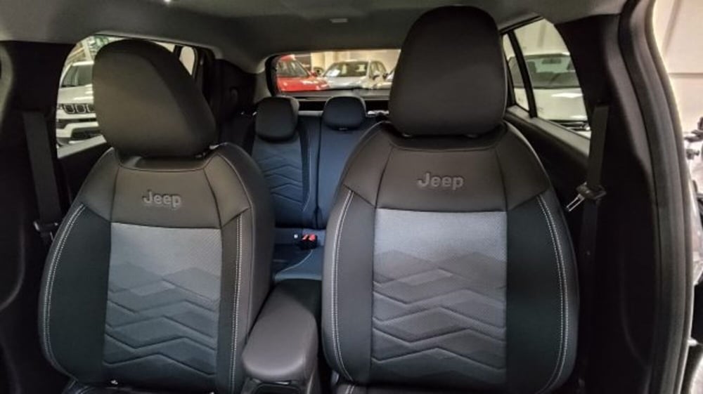 Jeep Avenger nuova a Torino (17)