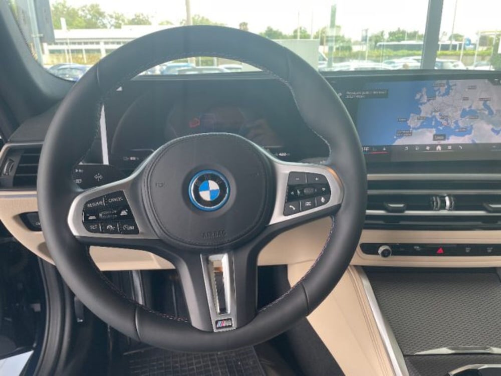 BMW i4 nuova a Lecce (15)