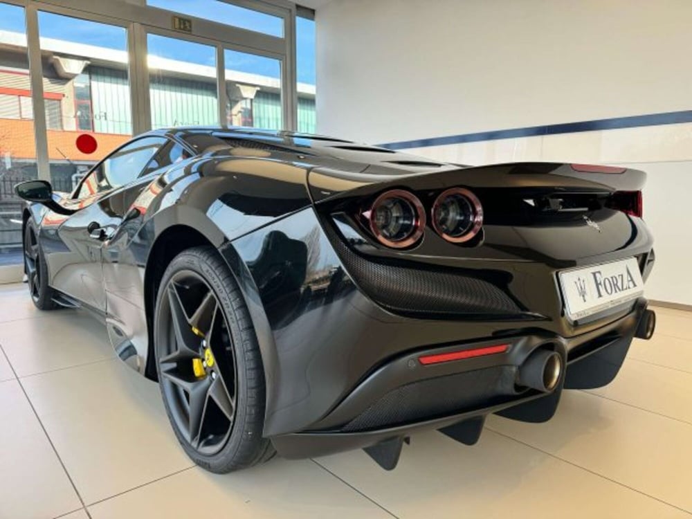 Ferrari F8 Coupé usata a Torino (13)