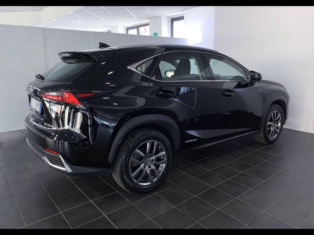 Lexus NX nuova a Torino (3)