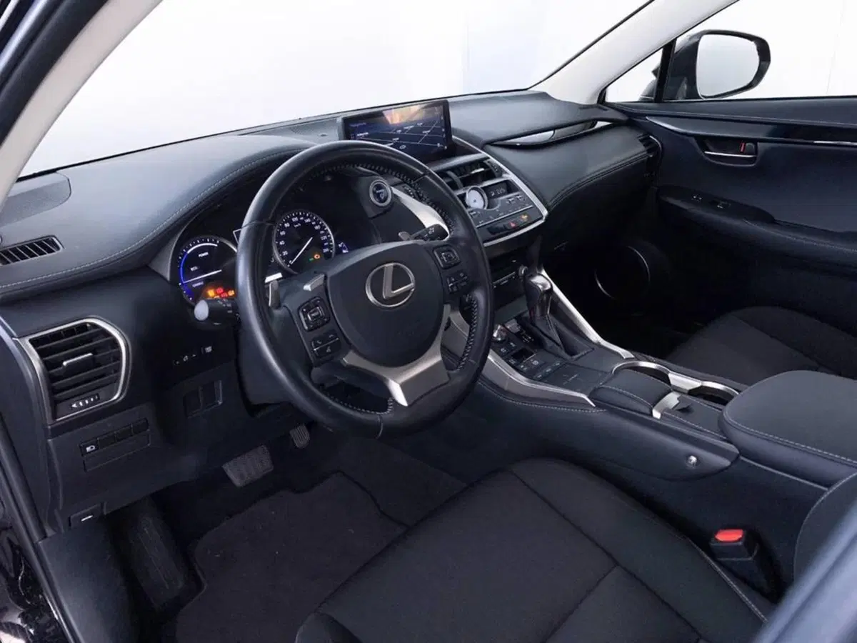 Lexus NX nuova a Torino (10)