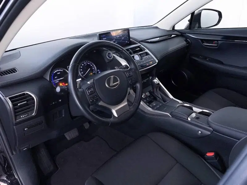 Lexus NX nuova a Torino (10)