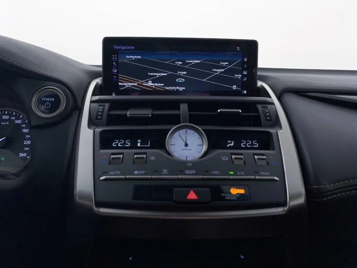 Lexus NX nuova a Torino (8)