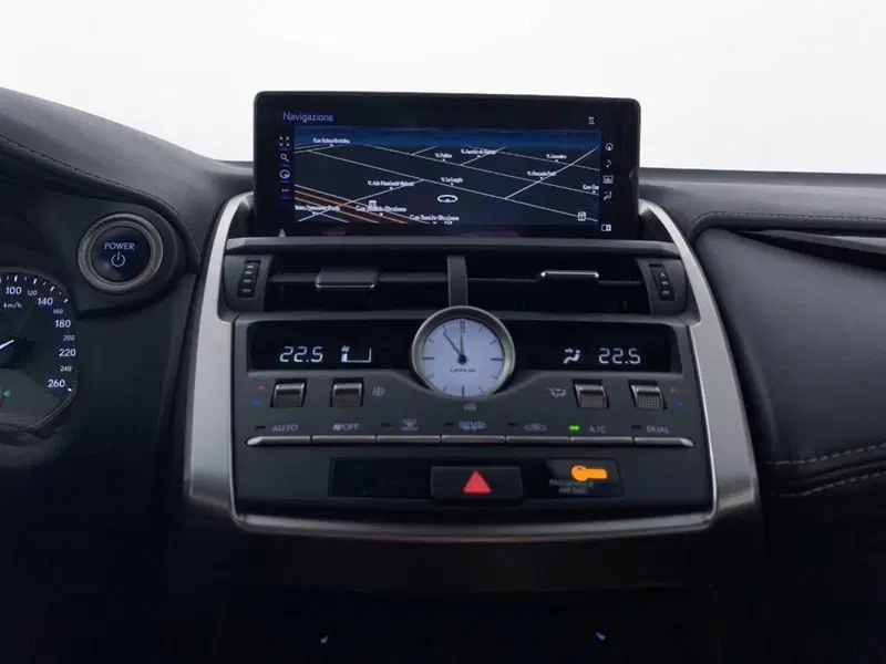 Lexus NX nuova a Torino (8)