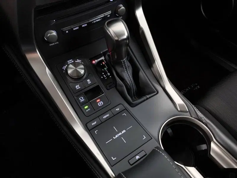 Lexus NX nuova a Torino (9)