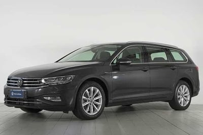 Volkswagen Passat Variant 2.0 TDI DSG Business BlueMotion Tech  del 2023 usata a Lipomo