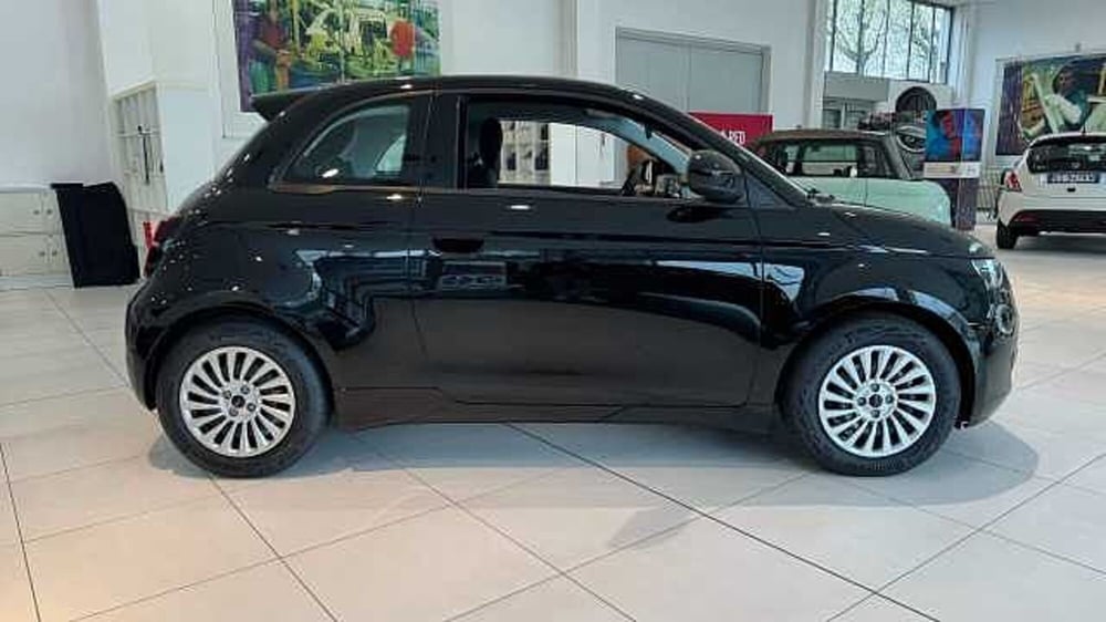 Fiat 500e nuova a Milano (5)