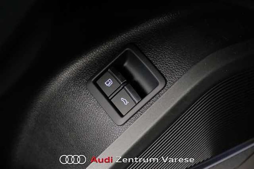 Audi Q5 Sportback nuova a Varese (16)