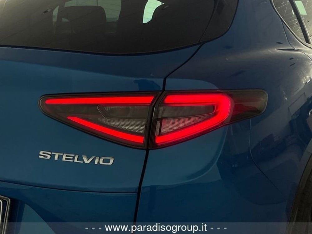 Alfa Romeo Stelvio nuova a Catanzaro (9)