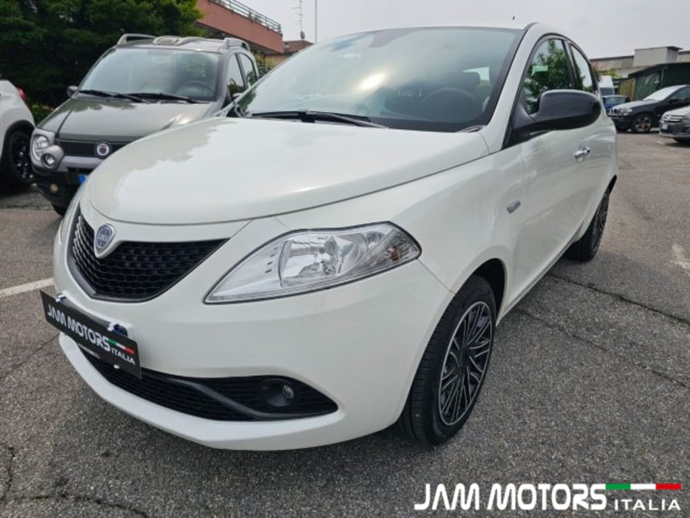 Lancia Ypsilon usata a Como