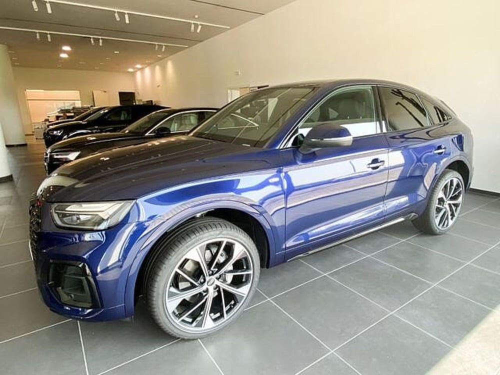 Audi Q5 Sportback nuova a Novara (3)