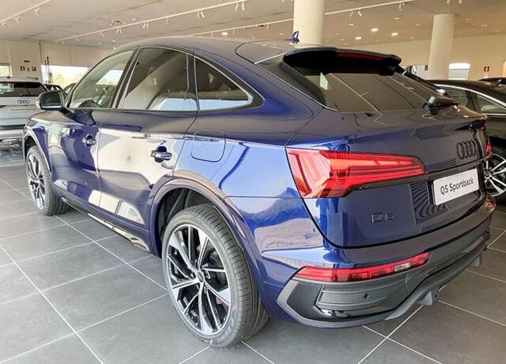 Audi Q5 Sportback nuova a Novara (4)