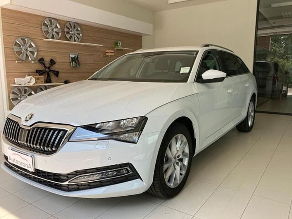 Skoda Superb nuova a Novara