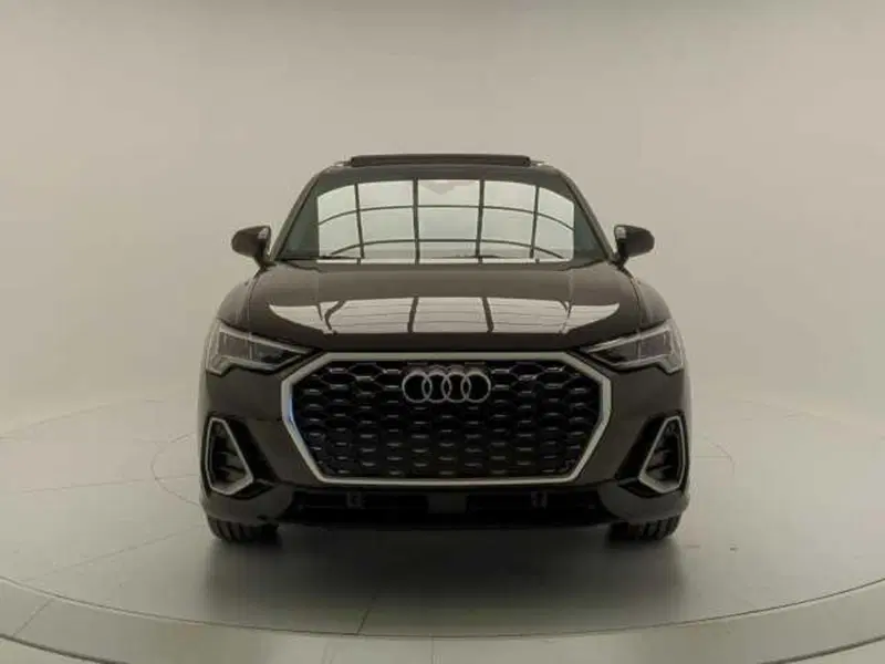 Audi Q3 Sportback nuova a Avellino (2)