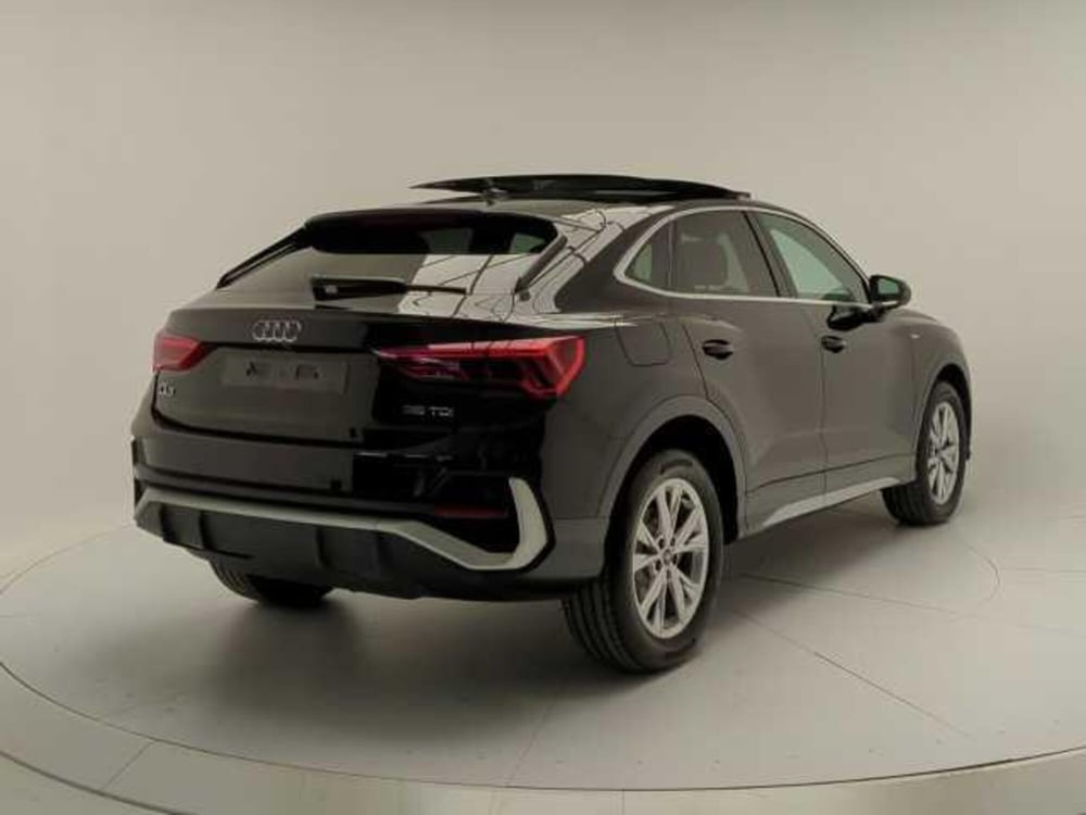 Audi Q3 Sportback nuova a Avellino (7)