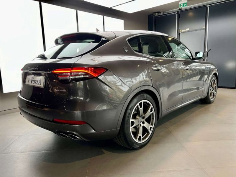 Maserati Levante usata a Torino (5)