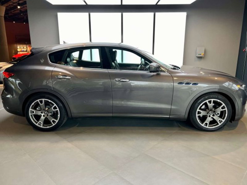 Maserati Levante usata a Torino (6)