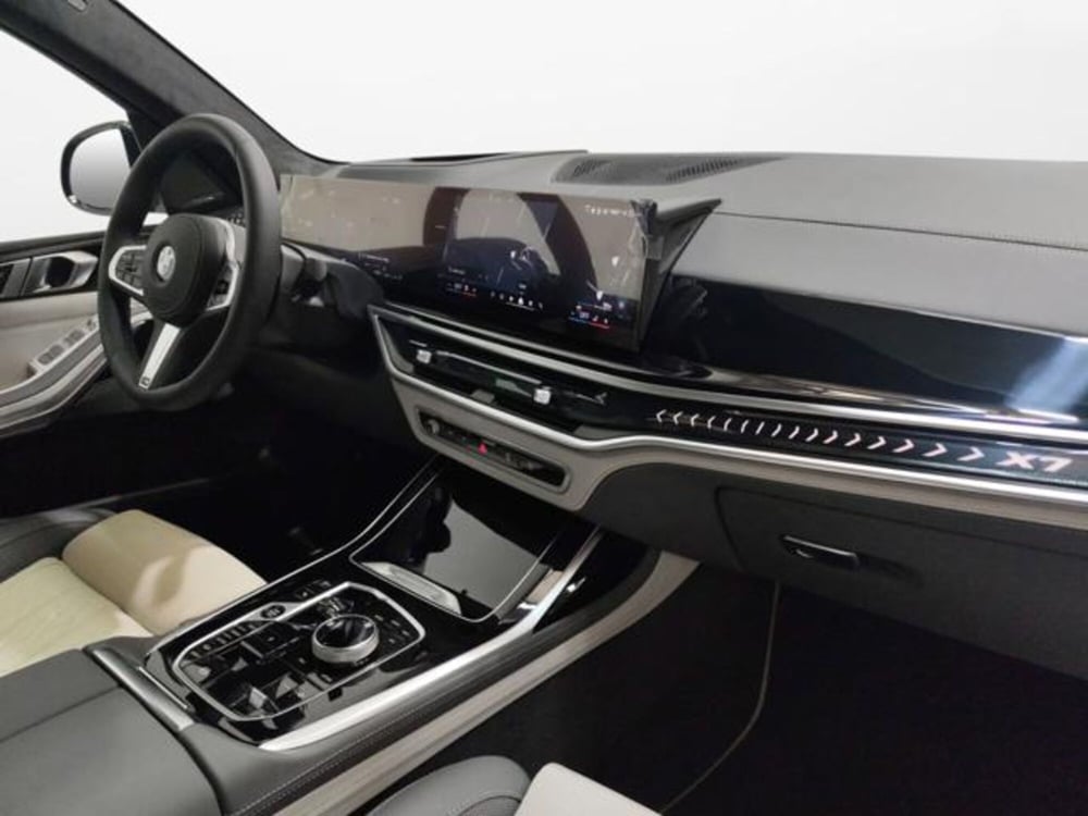 BMW X7 nuova a Modena (10)