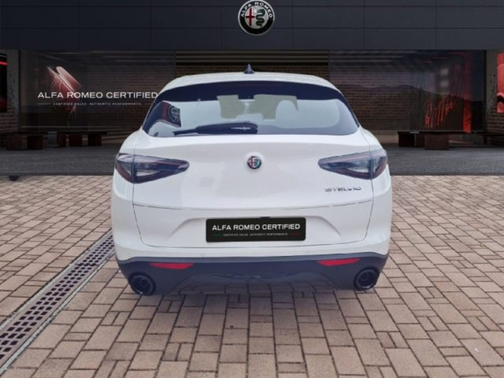 Alfa Romeo Stelvio nuova a Monza e Brianza (5)