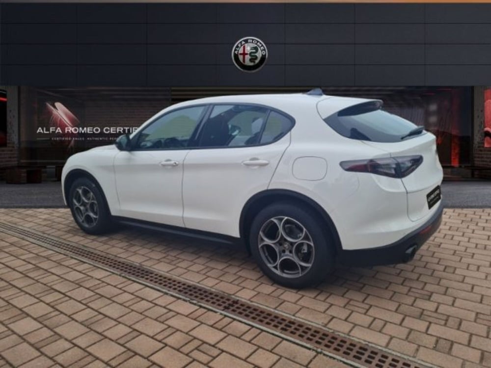 Alfa Romeo Stelvio nuova a Monza e Brianza (7)