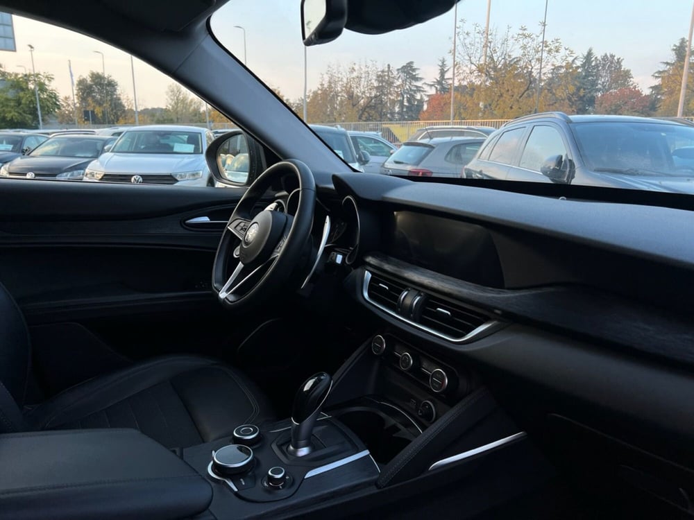 Alfa Romeo Stelvio usata a Milano (10)