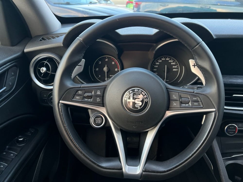 Alfa Romeo Stelvio usata a Milano (17)