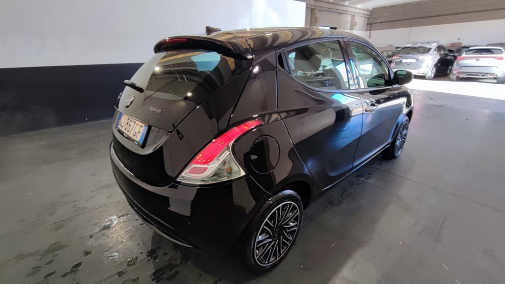 Lancia Ypsilon usata a Milano (8)