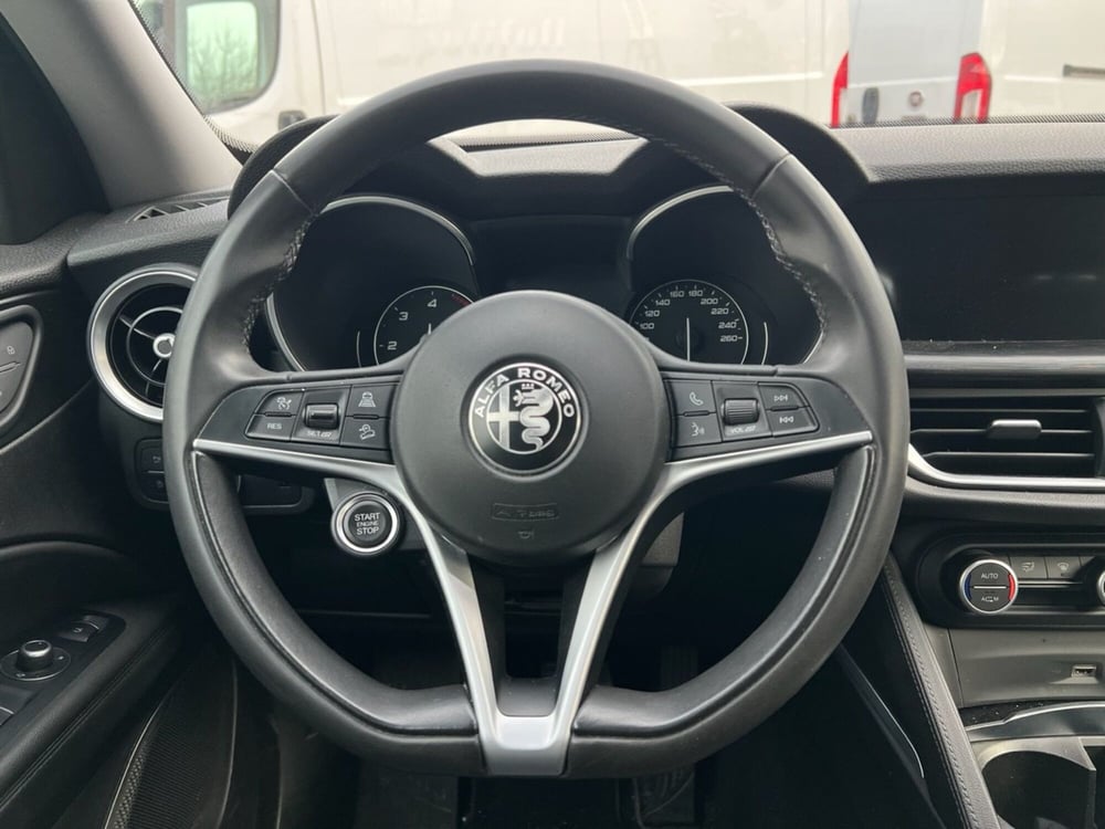 Alfa Romeo Stelvio usata a Milano (19)