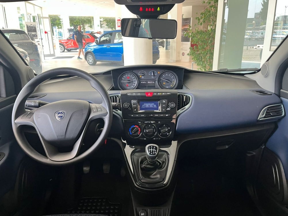 Lancia Ypsilon nuova a Milano (15)