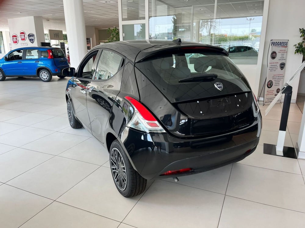 Lancia Ypsilon nuova a Milano (5)